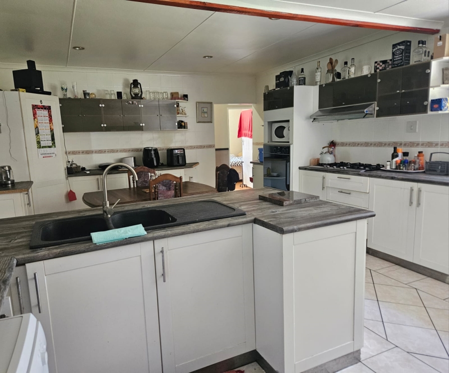 4 Bedroom Property for Sale in Glen Barrie Western Cape